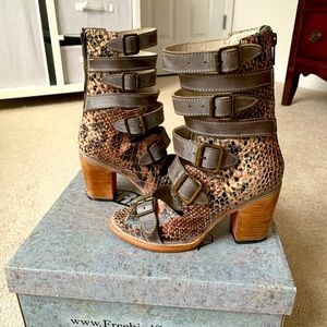 FREEBIRD BY STEVEN bootie/wedge NEW🤯